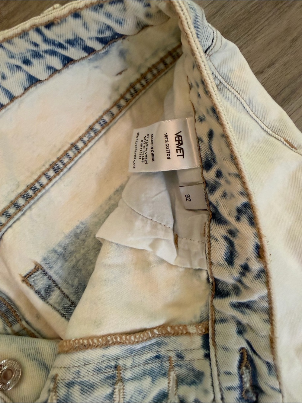 VERVET BY FLYING MONKEY Light Acid Wash Blue Jeans - Picture 3 of 3